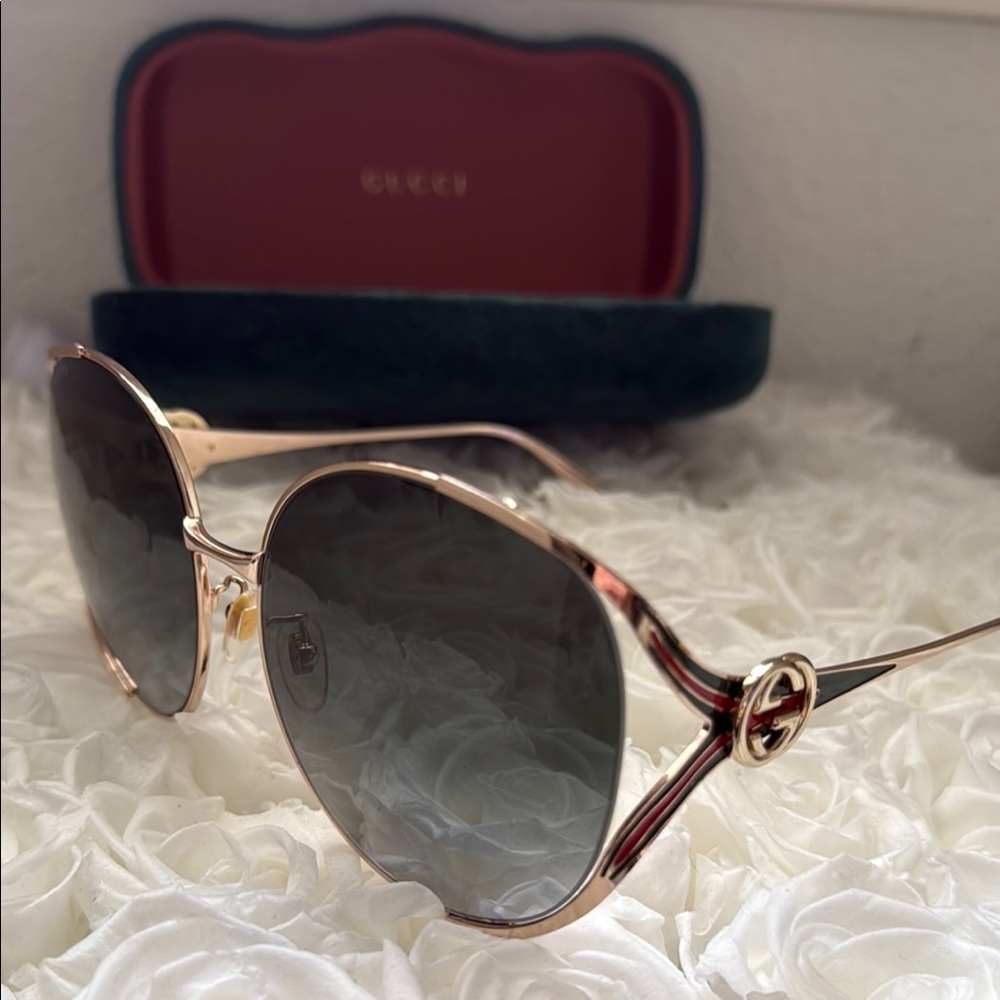 Gucci Women's Gold Frame Sunglasses with Black Lenses